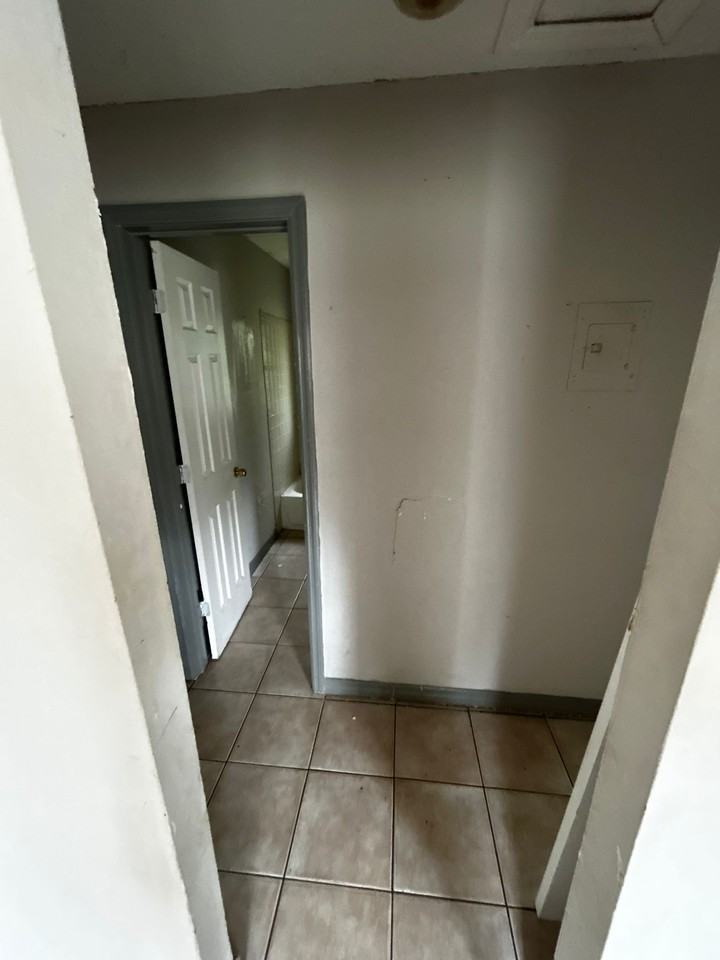 2055 Eaton St #1 - Photo 4 of 8