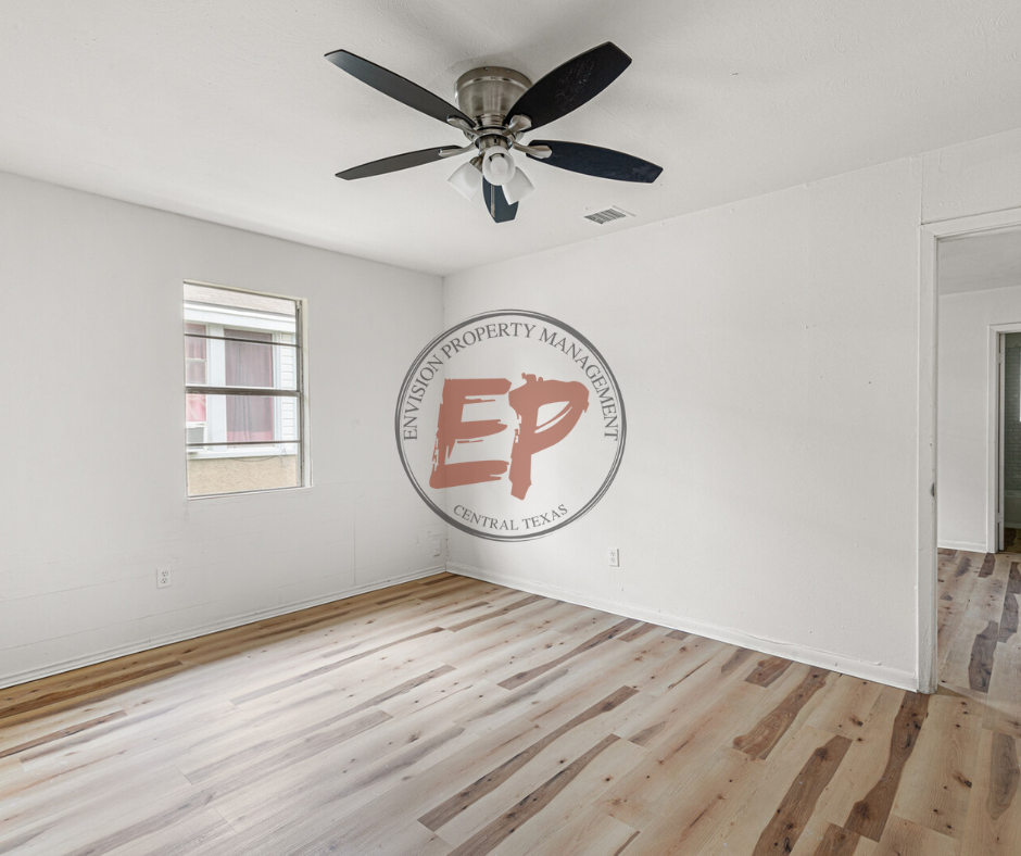 1920 Lyle Ave #A - Photo 3 of 10