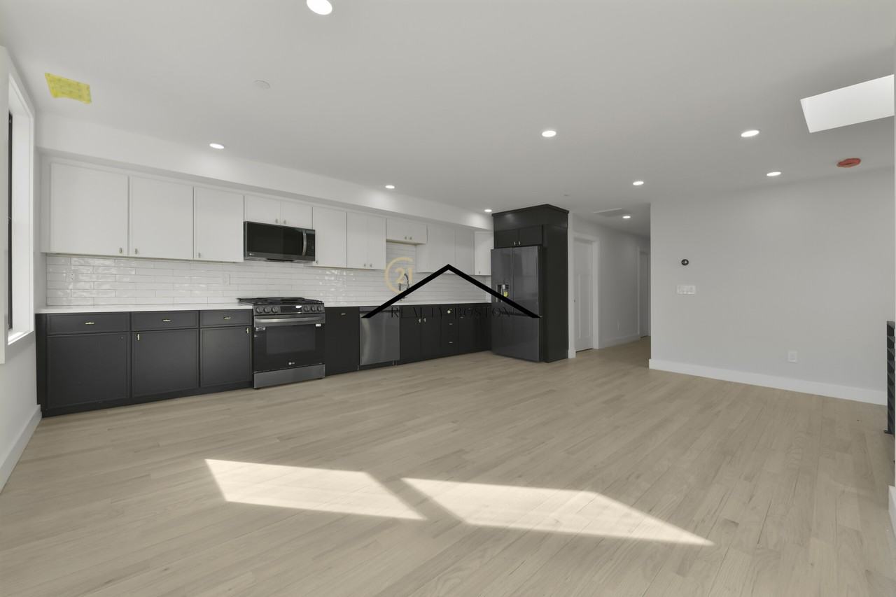 280 Sumner St #2 - Photo 4 of 16