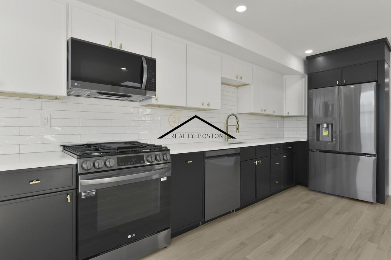 280 Sumner St #2 - Photo 5 of 16