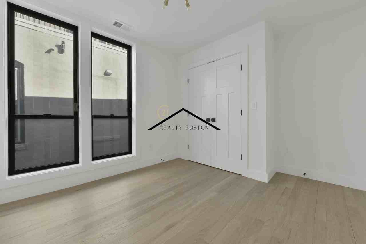 280 Sumner St #2 - Photo 7 of 16
