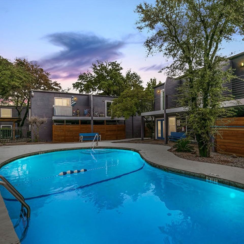 Manchester House Apts - Photo 2 of 11