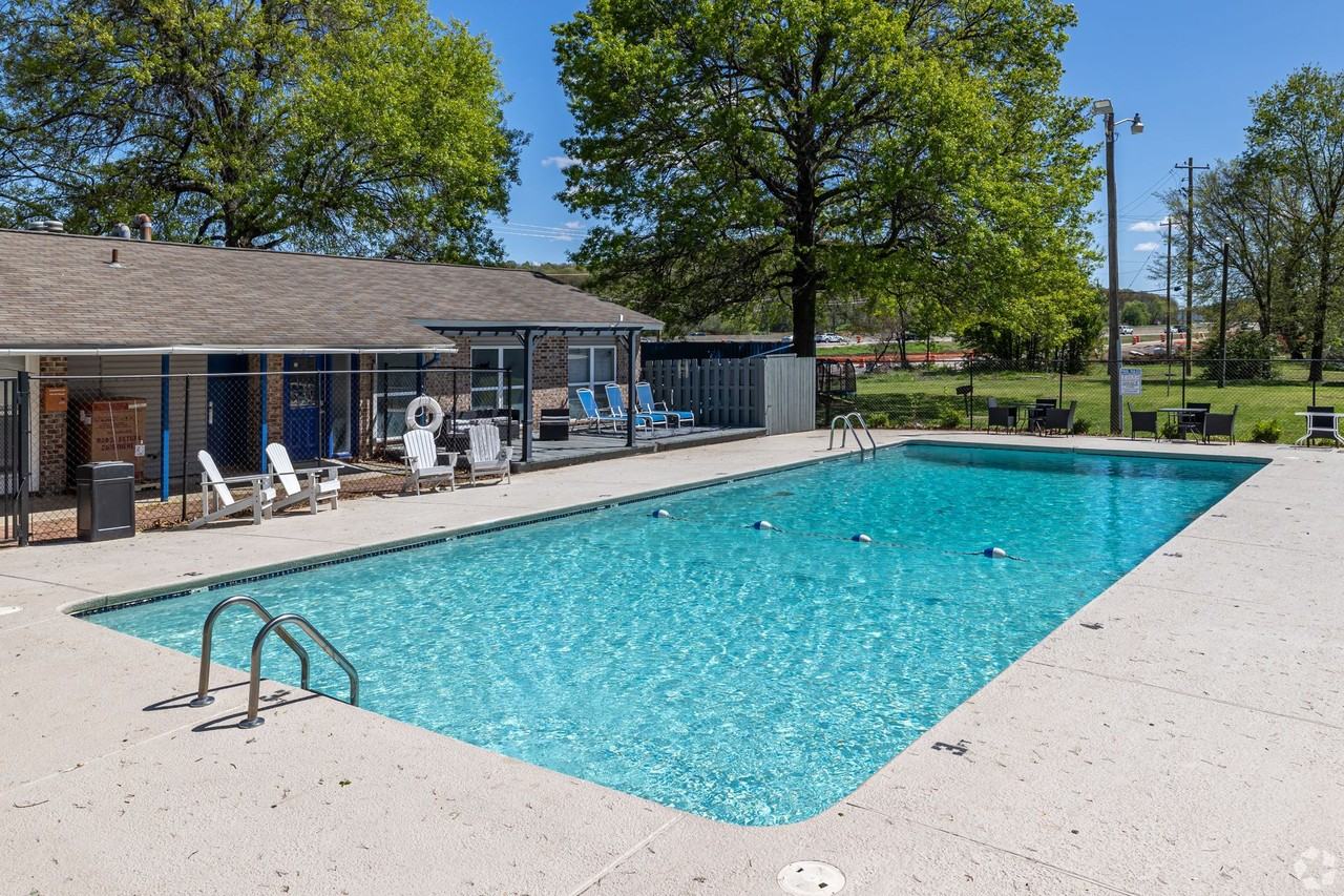 The Avenue - Photo 4 of 50