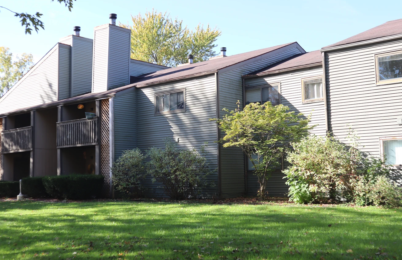 Circle West - Photo 2 of 6