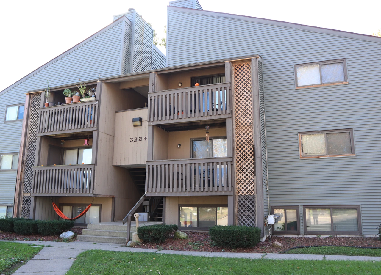 Circle West - Photo 5 of 6