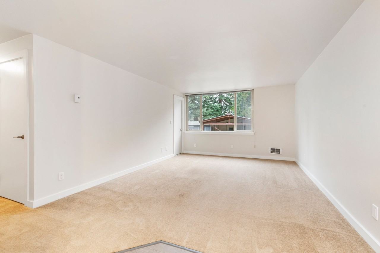 Laurelhurst Apartments - Photo 2 of 34