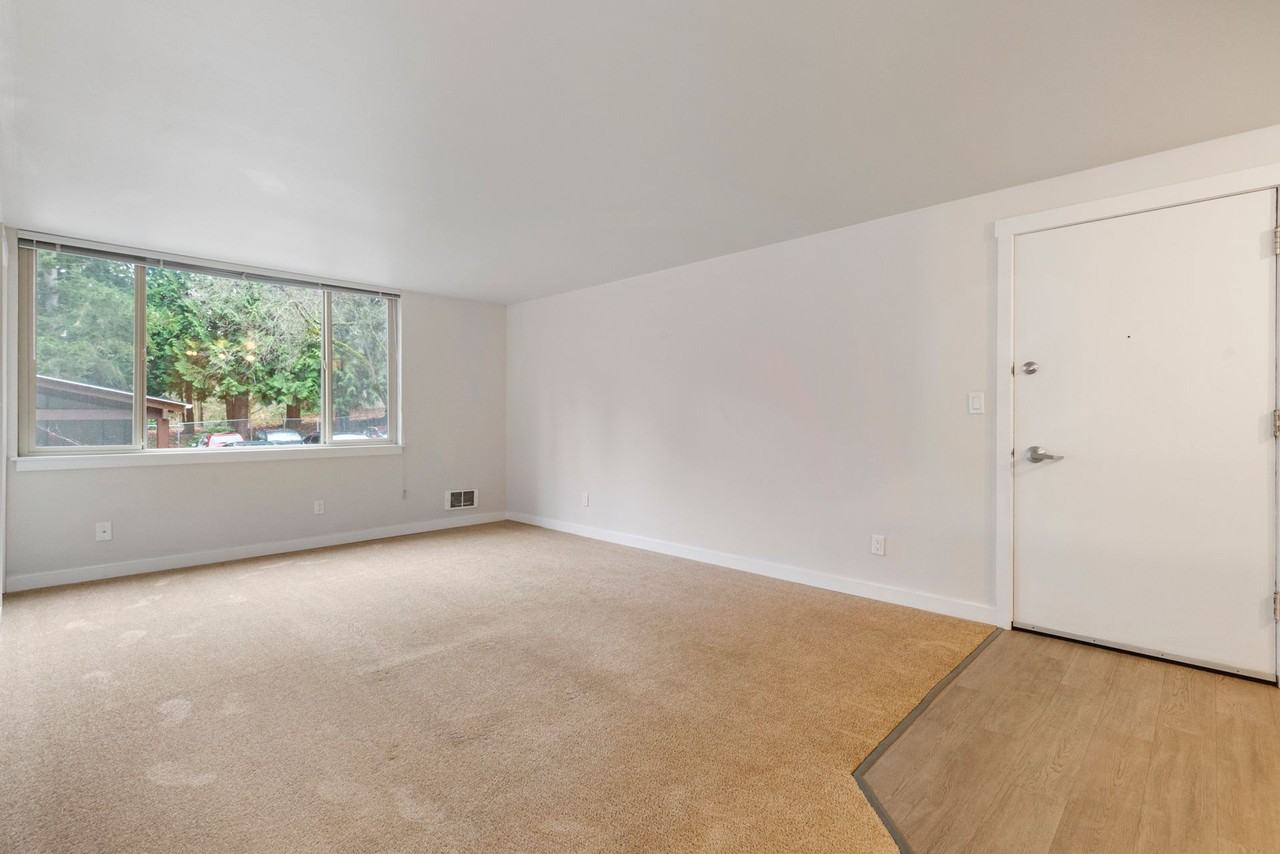 Laurelhurst Apartments - Photo 3 of 34