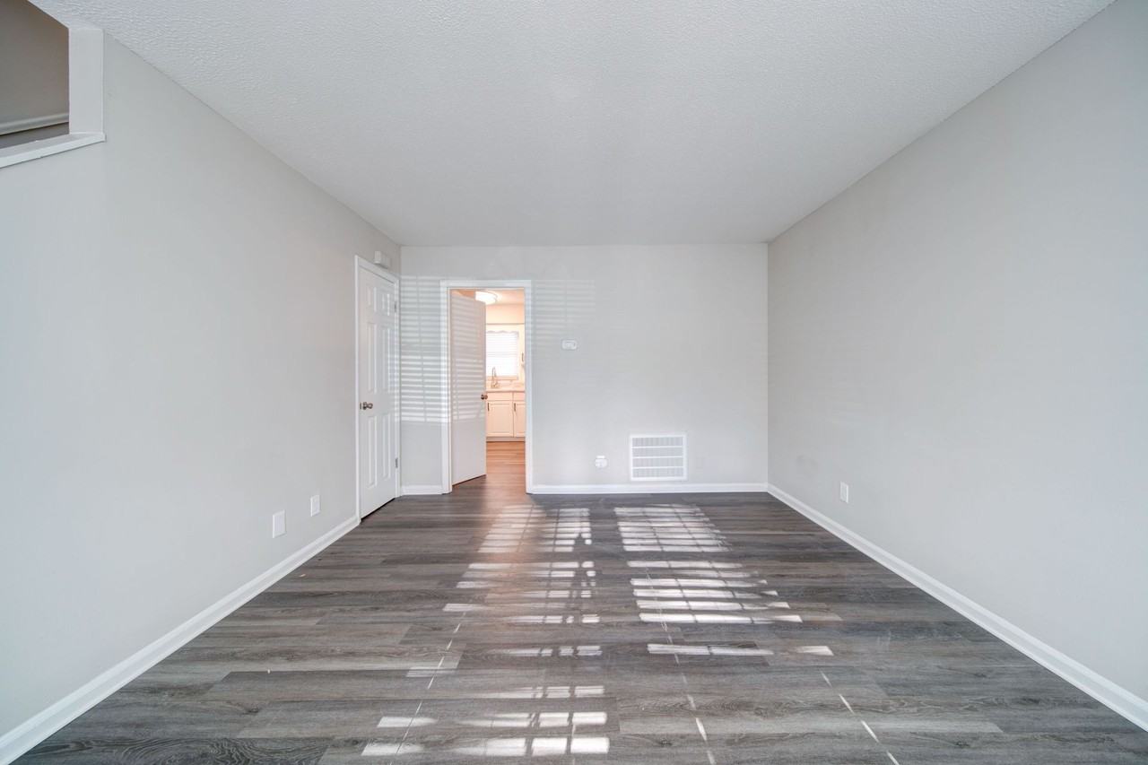 The Manor Townhomes - Photo 4 of 40