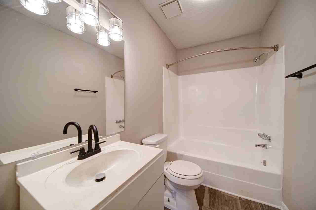 The Manor Townhomes - Photo 6 of 40