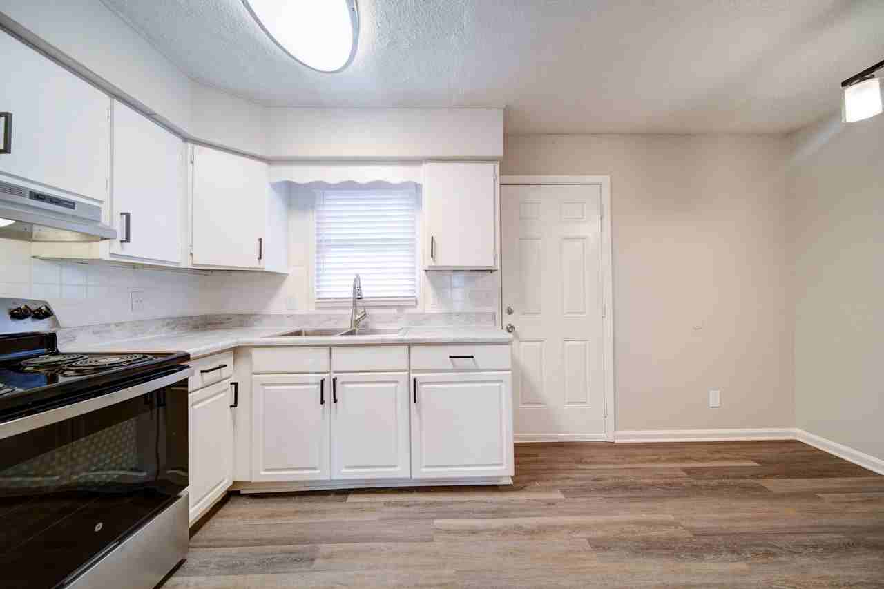 The Manor Townhomes - Photo 7 of 40