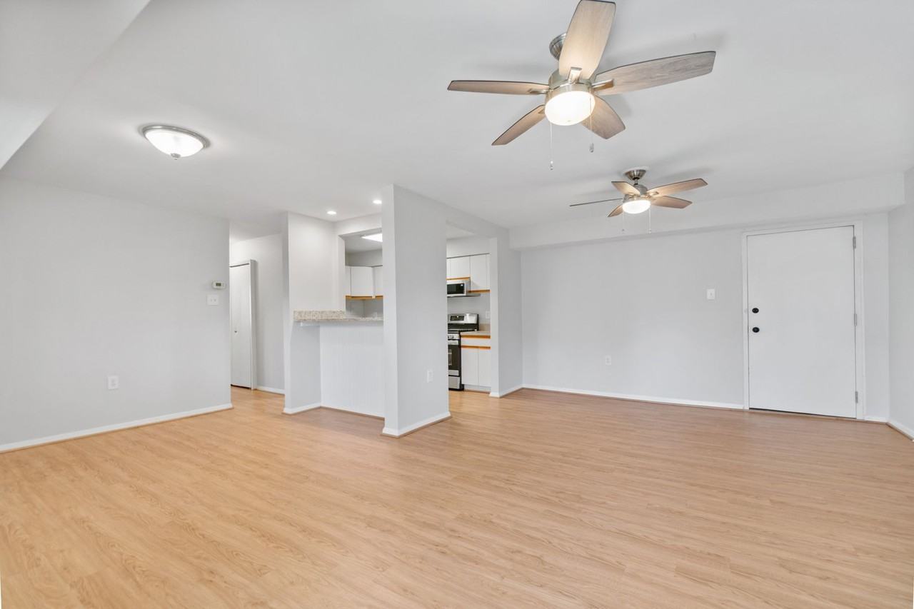 208 Victor Pkwy #A - Photo 3 of 21