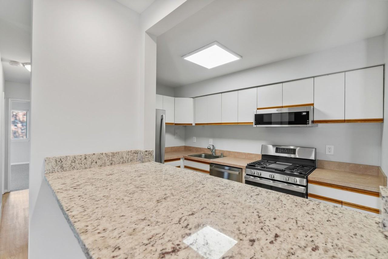 208 Victor Pkwy #A - Photo 5 of 21