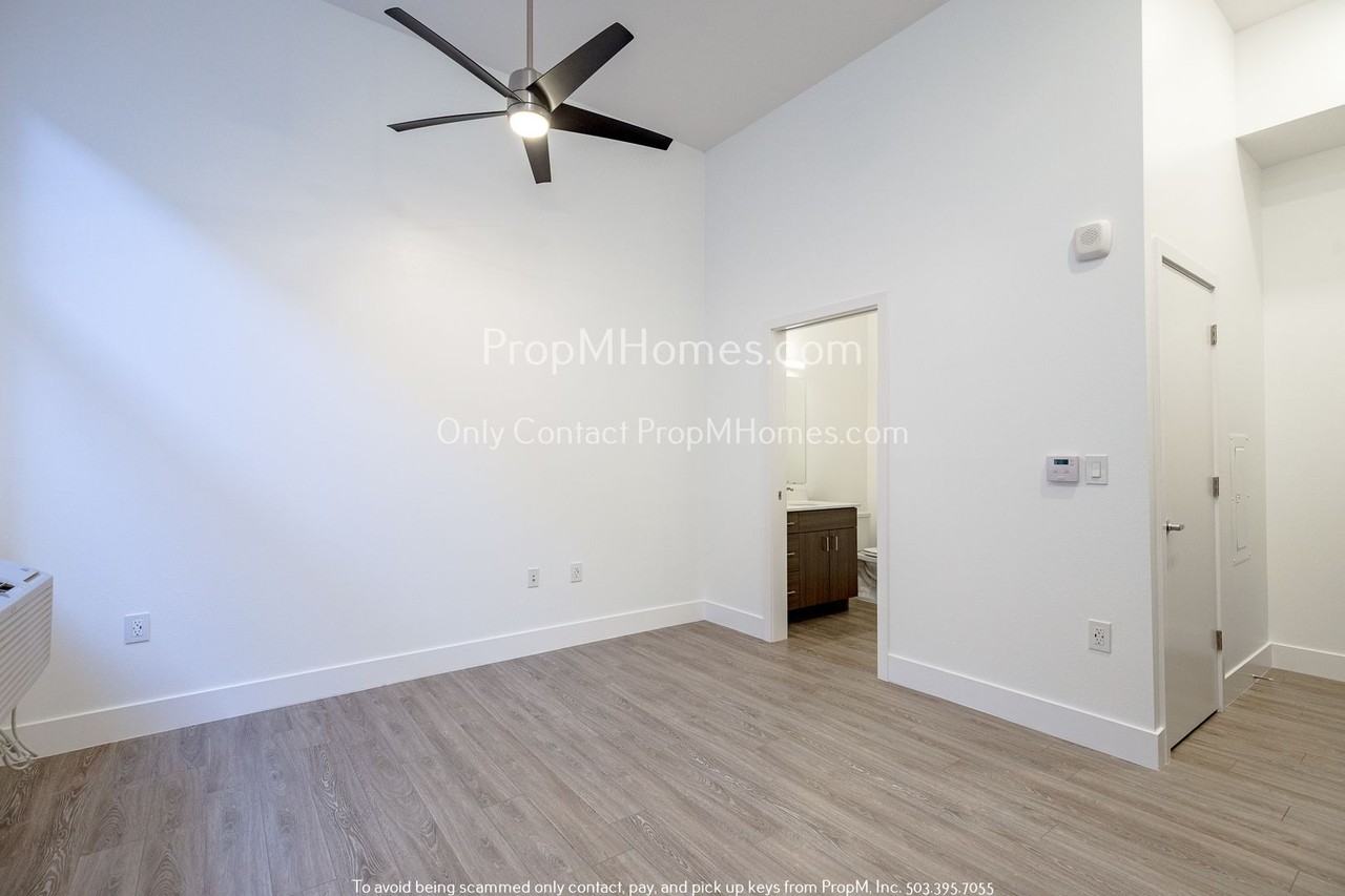 1825 Se 50th Ave #102 - Photo 6 of 11