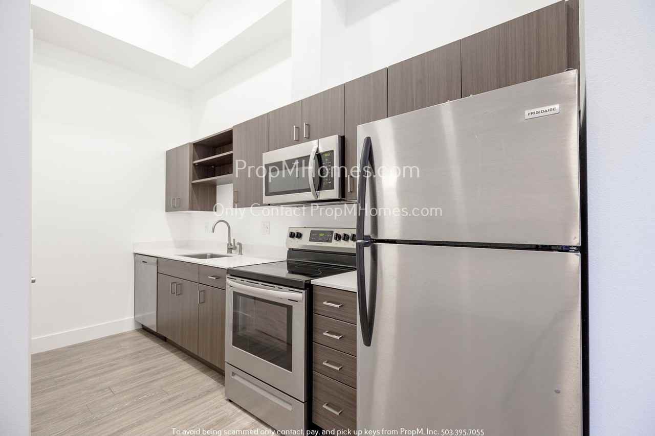 1825 Se 50th Ave #102 - Photo 4 of 11