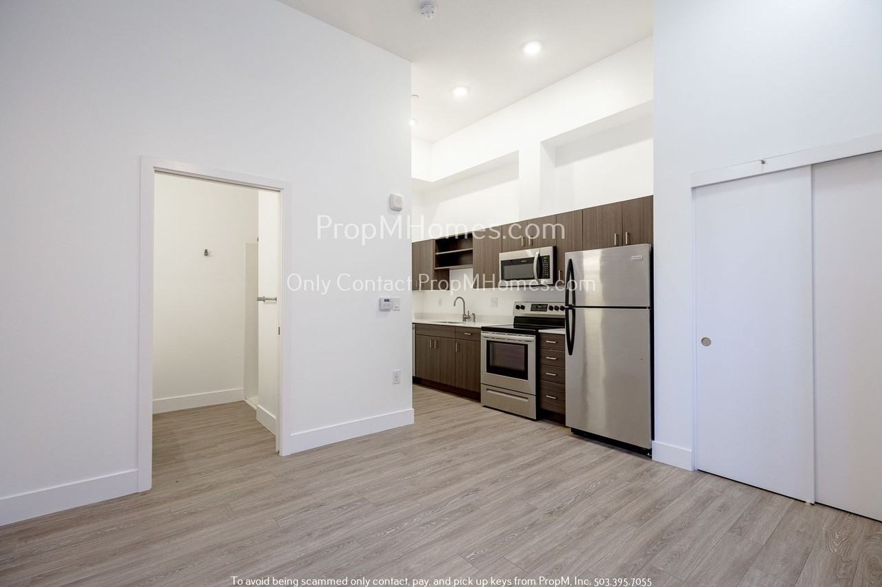 1825 Se 50th Ave #102 - Photo 5 of 11