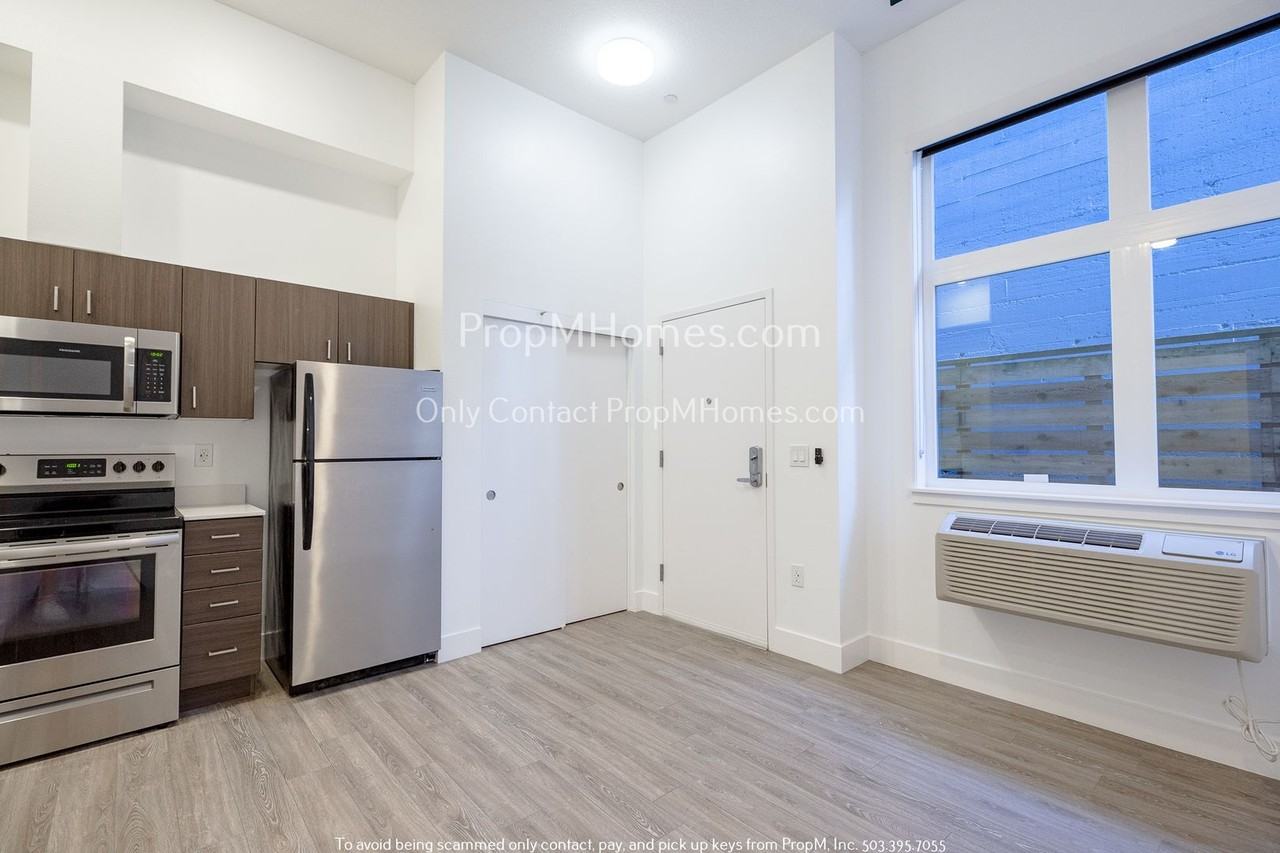 1825 Se 50th Ave #102 - Photo 2 of 11