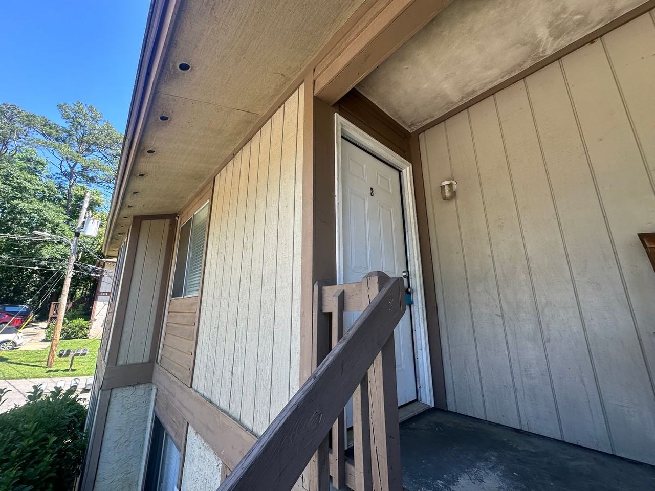 732 Pointe Ct - Photo 2 of 8