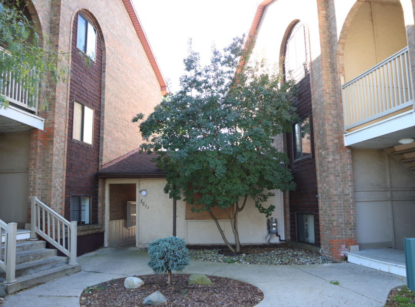 Sandhurst - Photo 4 of 5