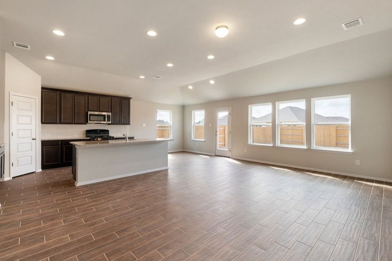 109 Crooked Trail - Photo 3 of 16