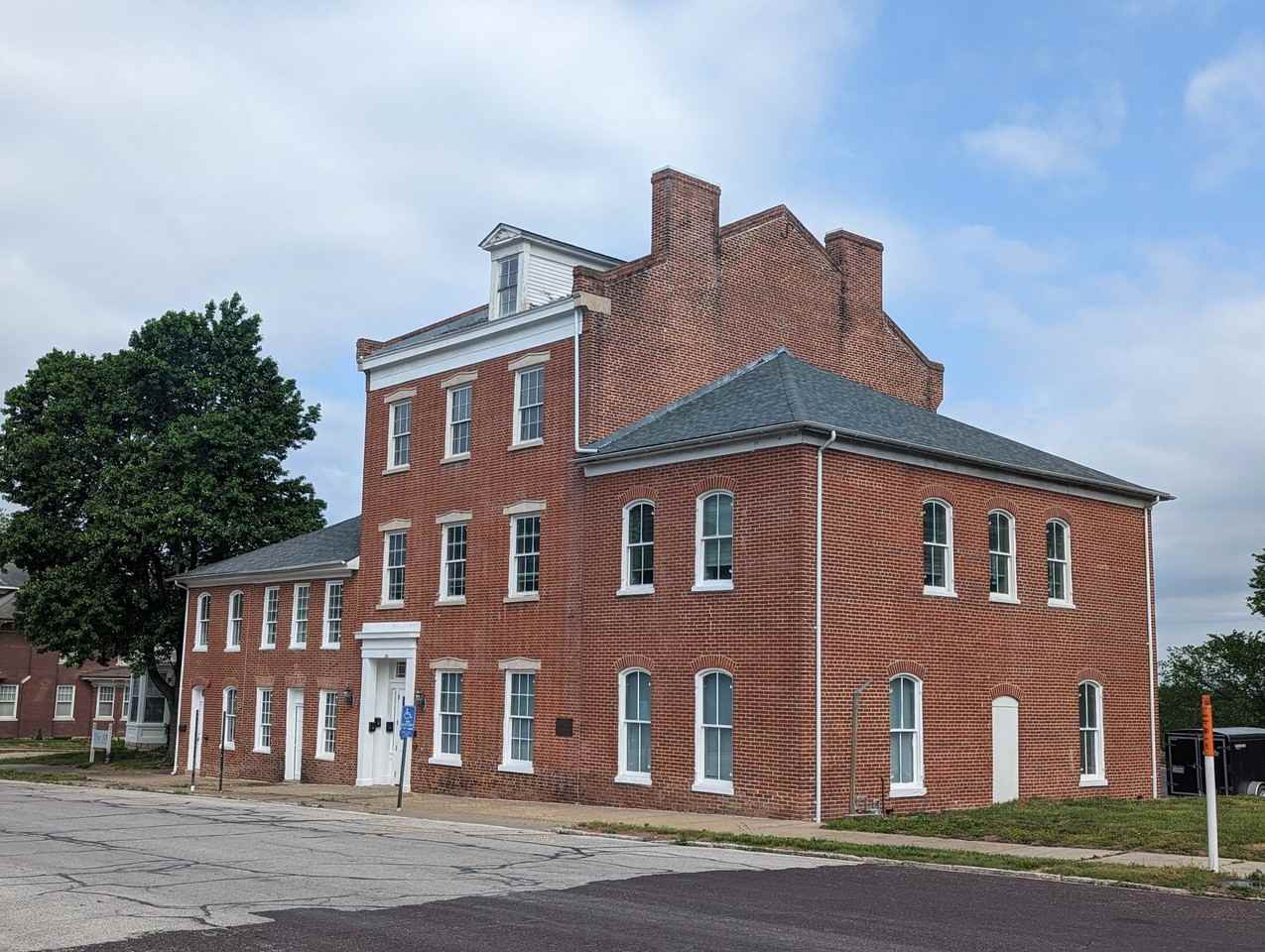 Ballantine House Apartments - Photo 2 of 3