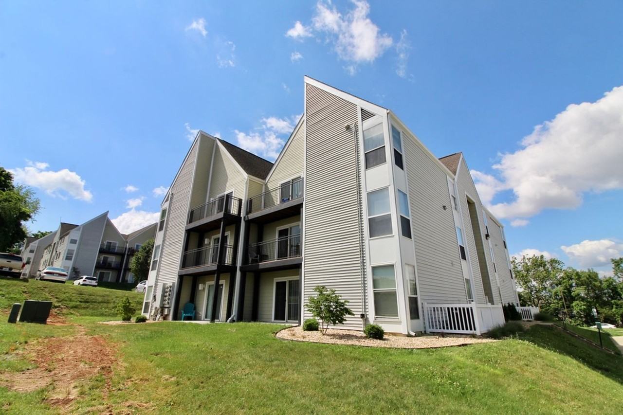 1366 Hunters Road - Photo 2 of 23