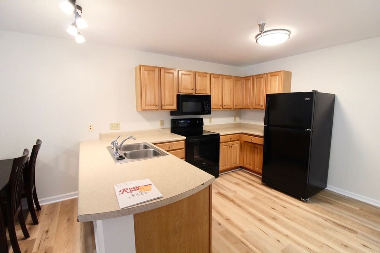 1366 Hunters Road - Photo 4 of 23