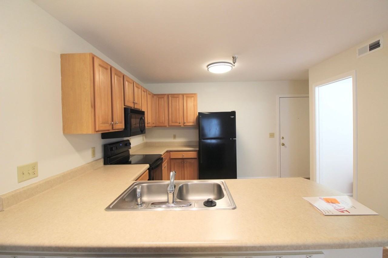 1366 Hunters Road - Photo 5 of 23