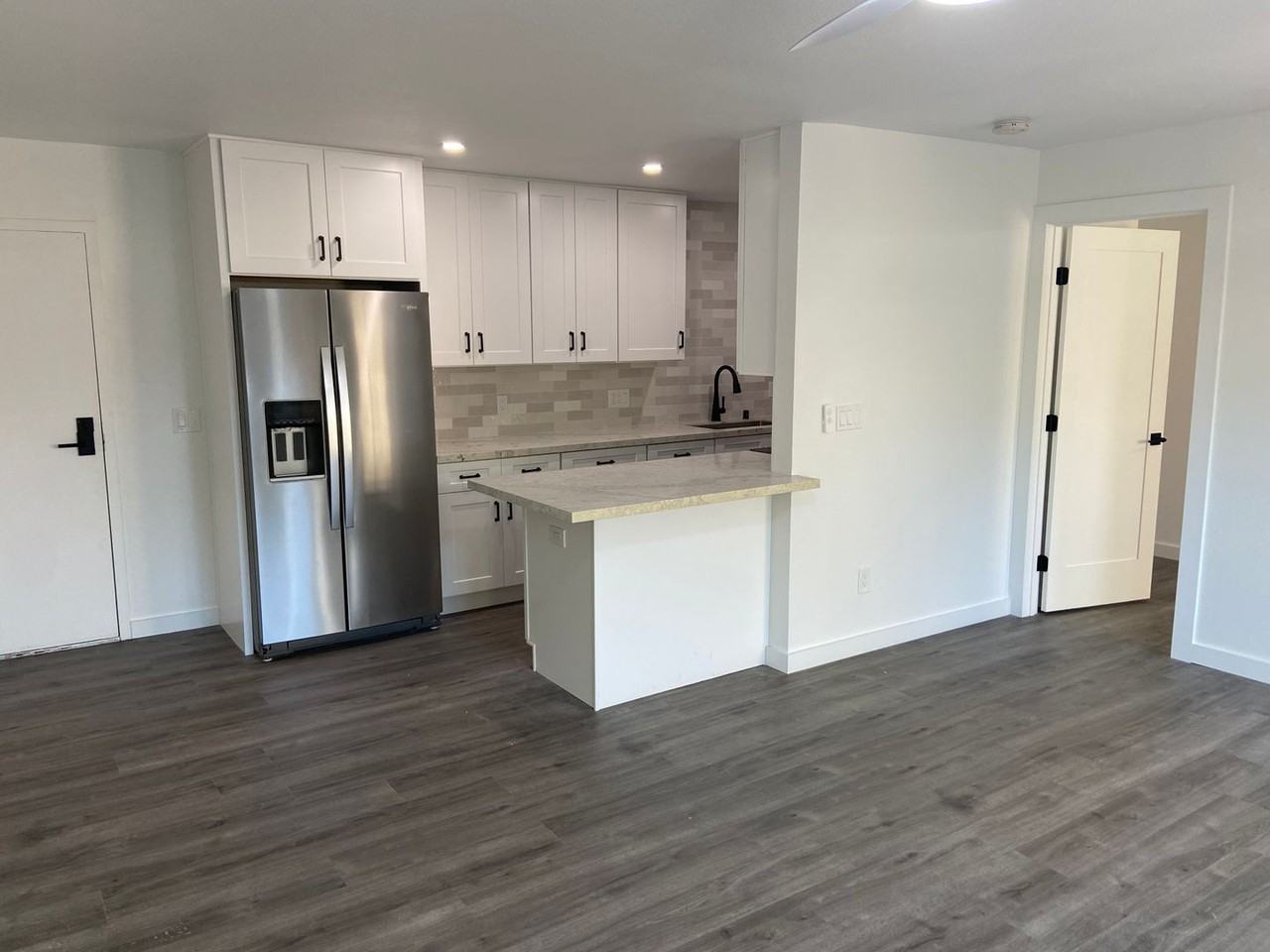 8022 Linda Vista Rd #1L - Photo 5 of 15