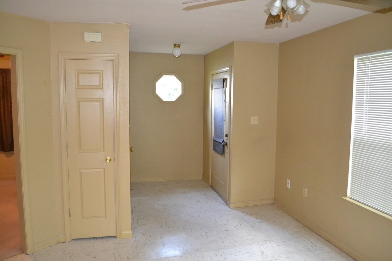 230 Ambrea Dr - Photo 6 of 7