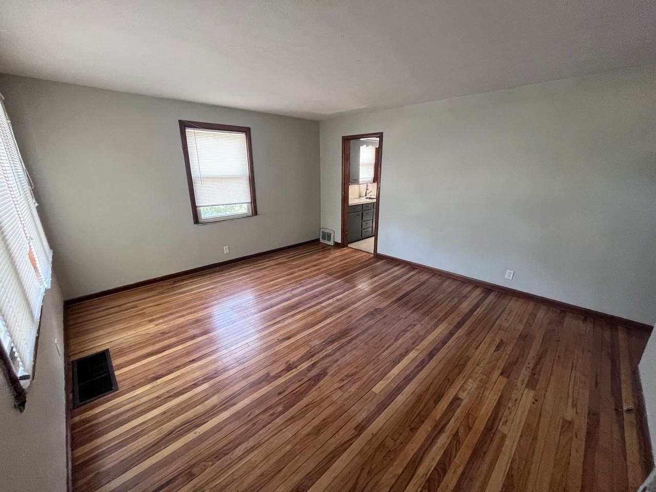 1601 S 4th St - Photo 2 of 11