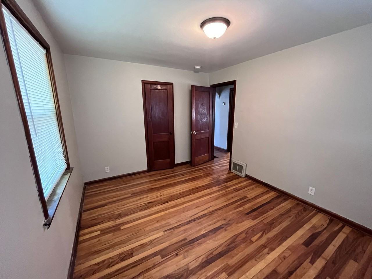 1601 S 4th St - Photo 5 of 11