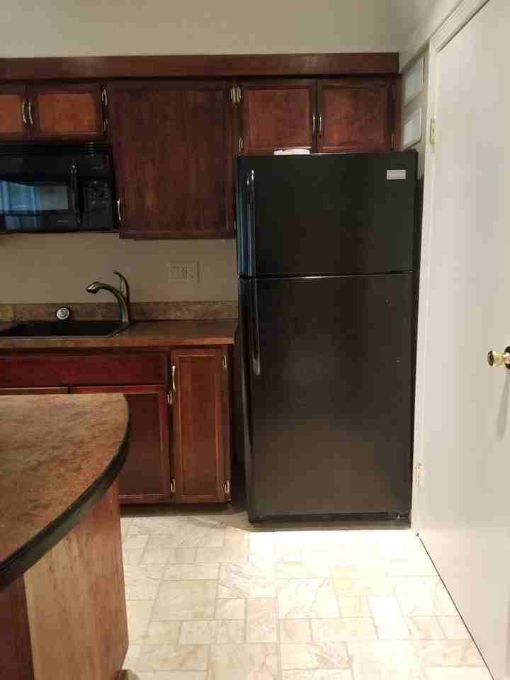1079 Dickinson St - Photo 3 of 8