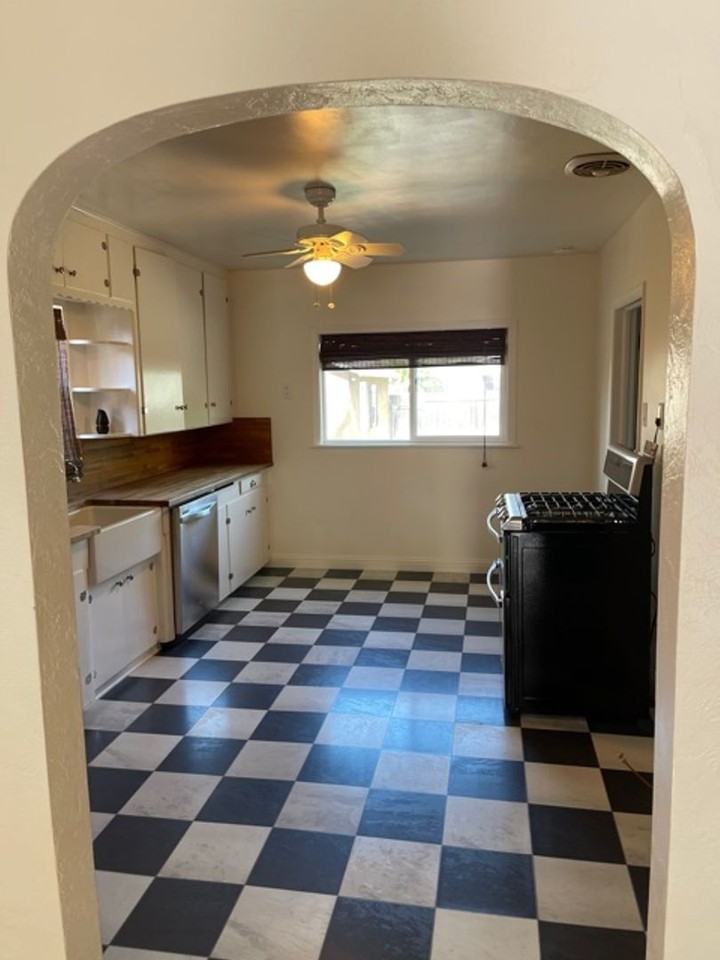 870 Lincoln St - Photo 5 of 13