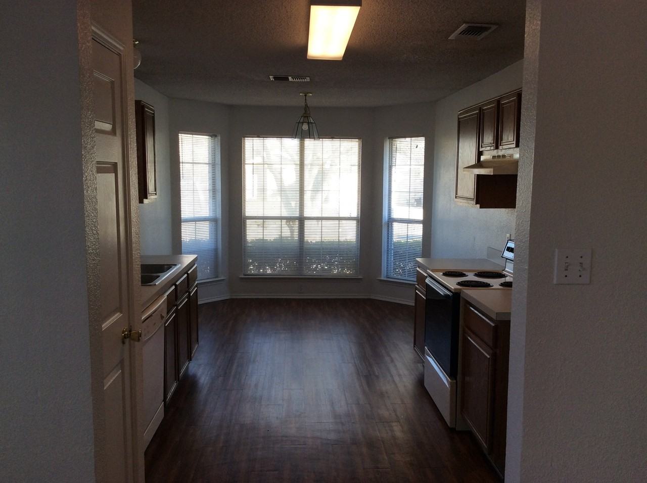 217 Merlin Dr - Photo 3 of 12