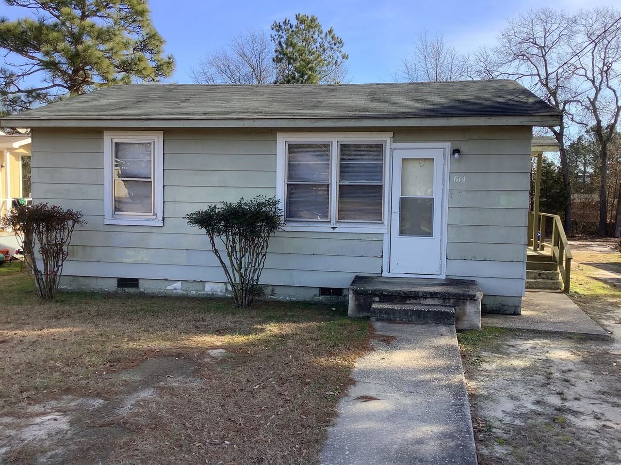 614 Eva Circle, Spring Lake, NC 28390 2 Bedroom House for 650/month