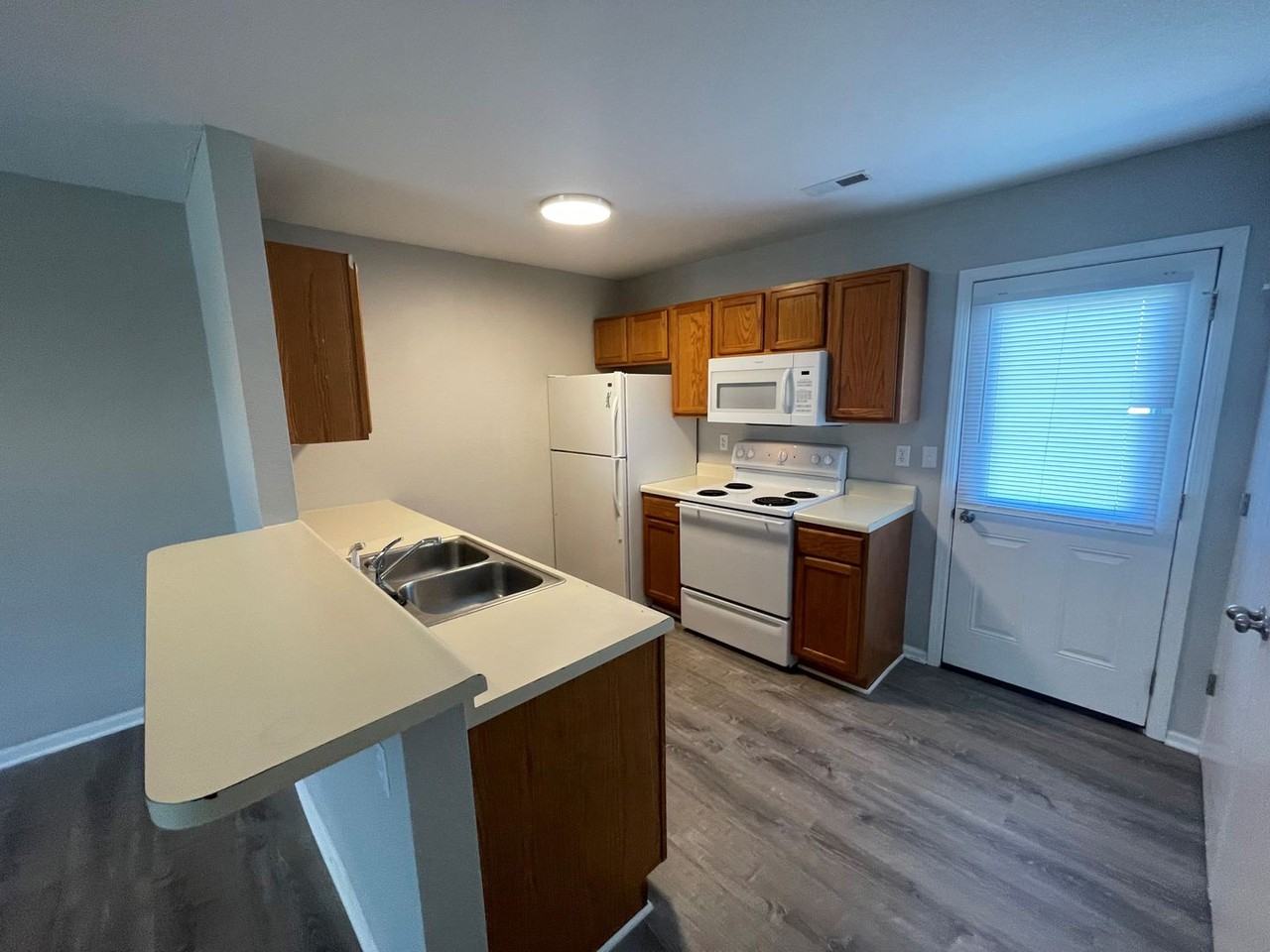 1421 Risen Star Ct - Photo 6 of 27
