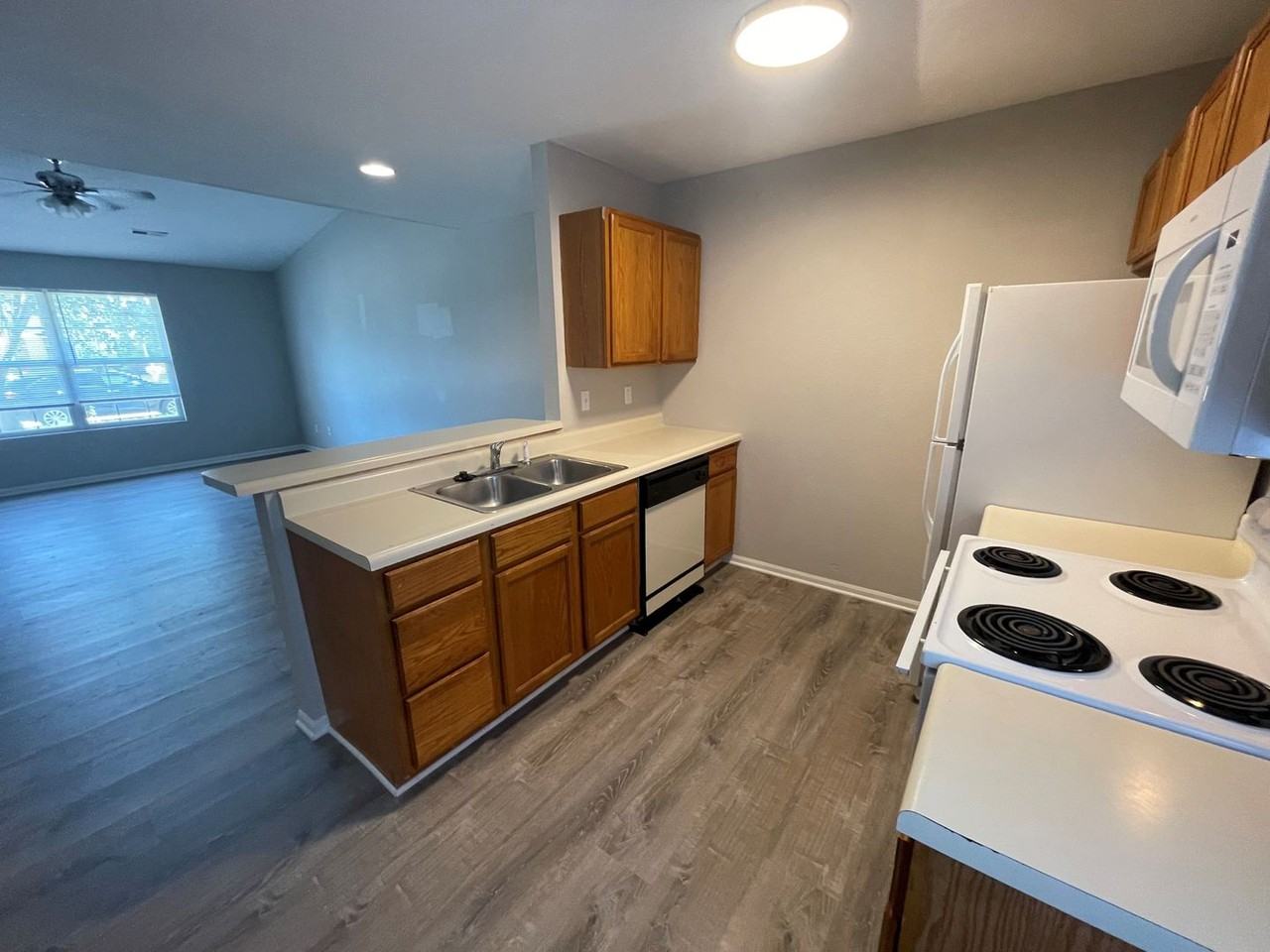 1421 Risen Star Ct - Photo 7 of 27