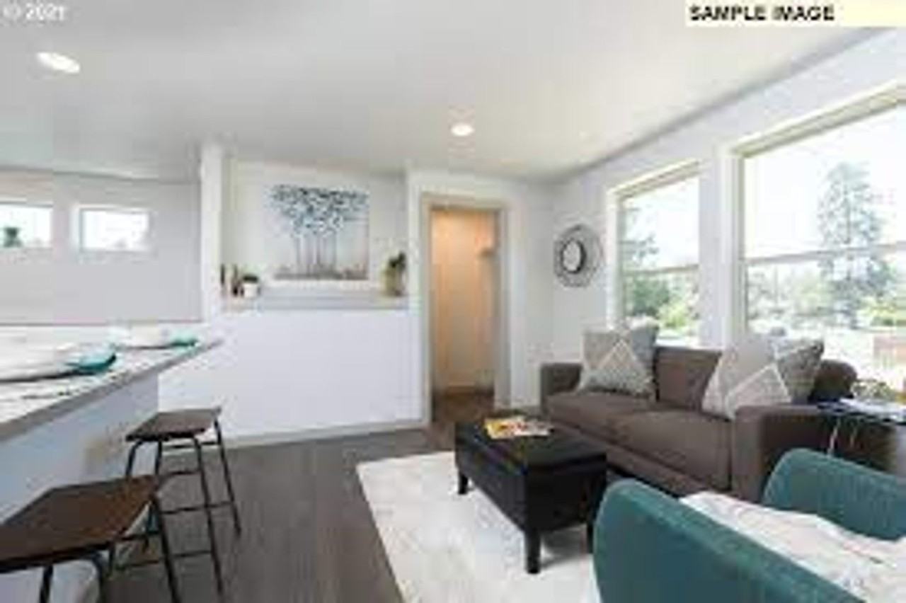 16497 Carter Ct - Photo 3 of 10