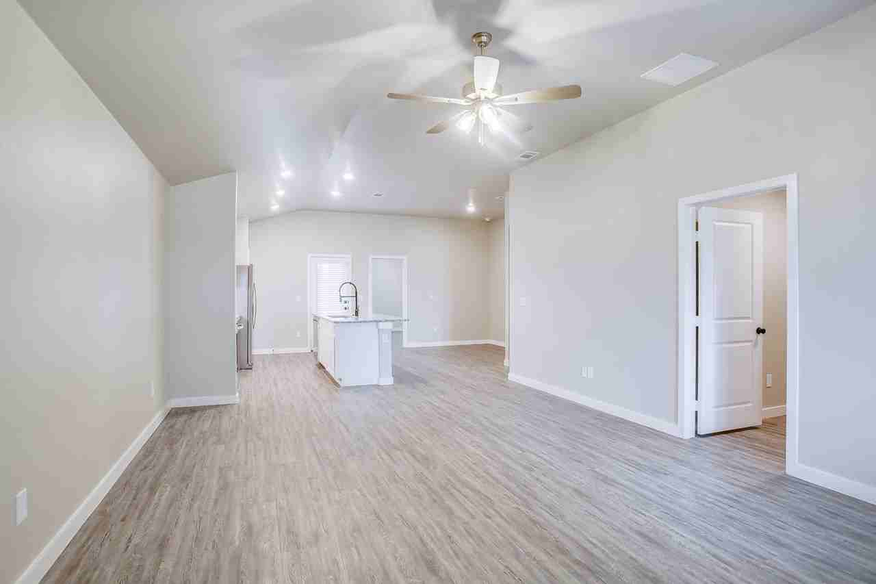 1917 133rd St - Photo 3 of 19