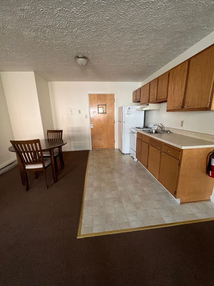 Spacious 2 bedroom 1 bath Available! - Photo 2 of 20
