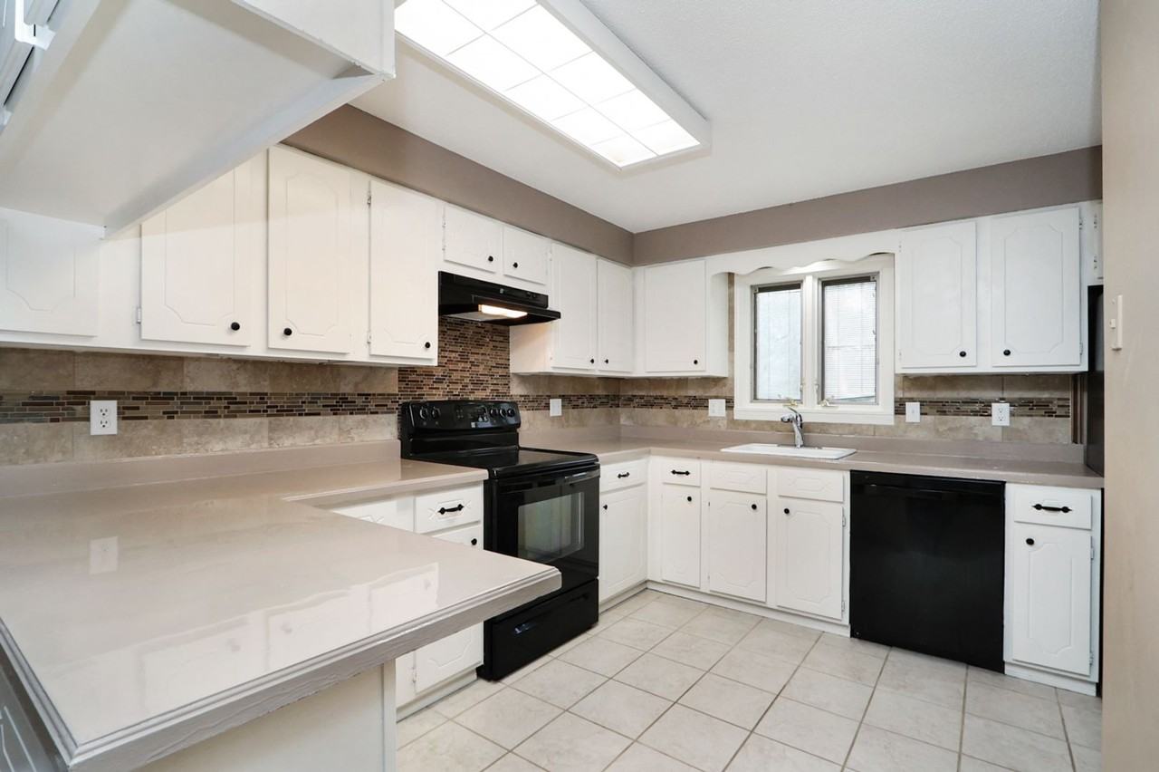 340 Twykingham Pl - Photo 5 of 25