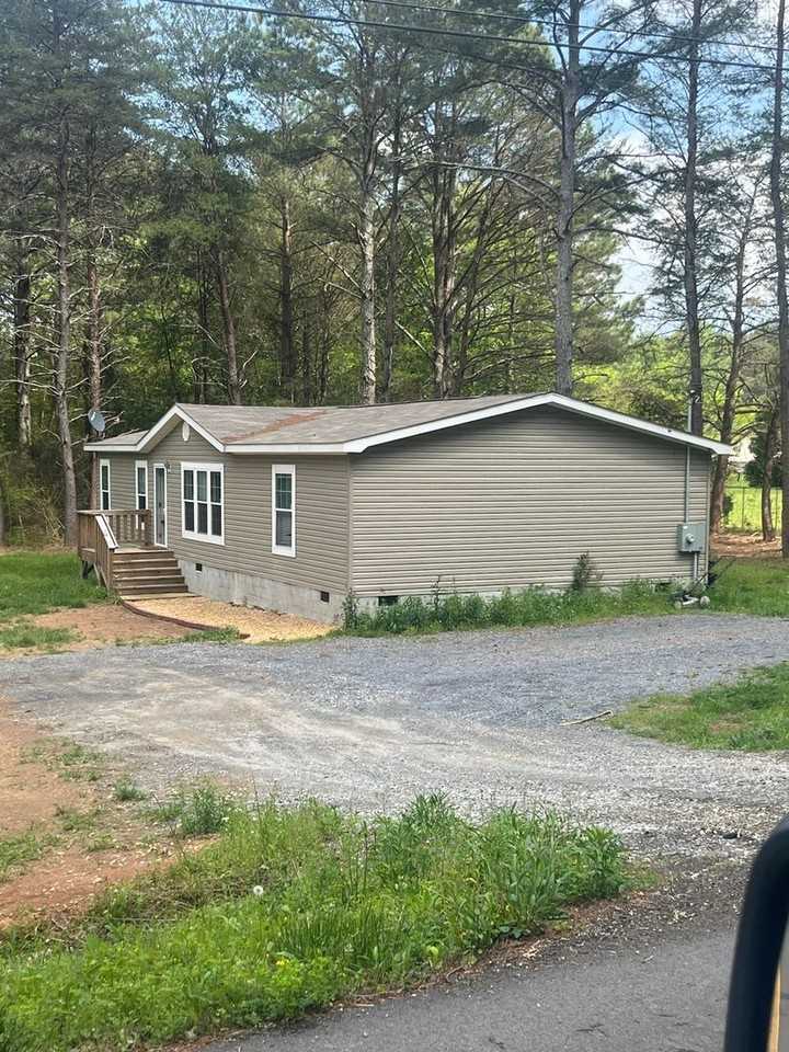 266 Gillespie Rd Se - Photo 2 of 19