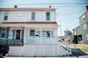 featured image of 327 Spruce St