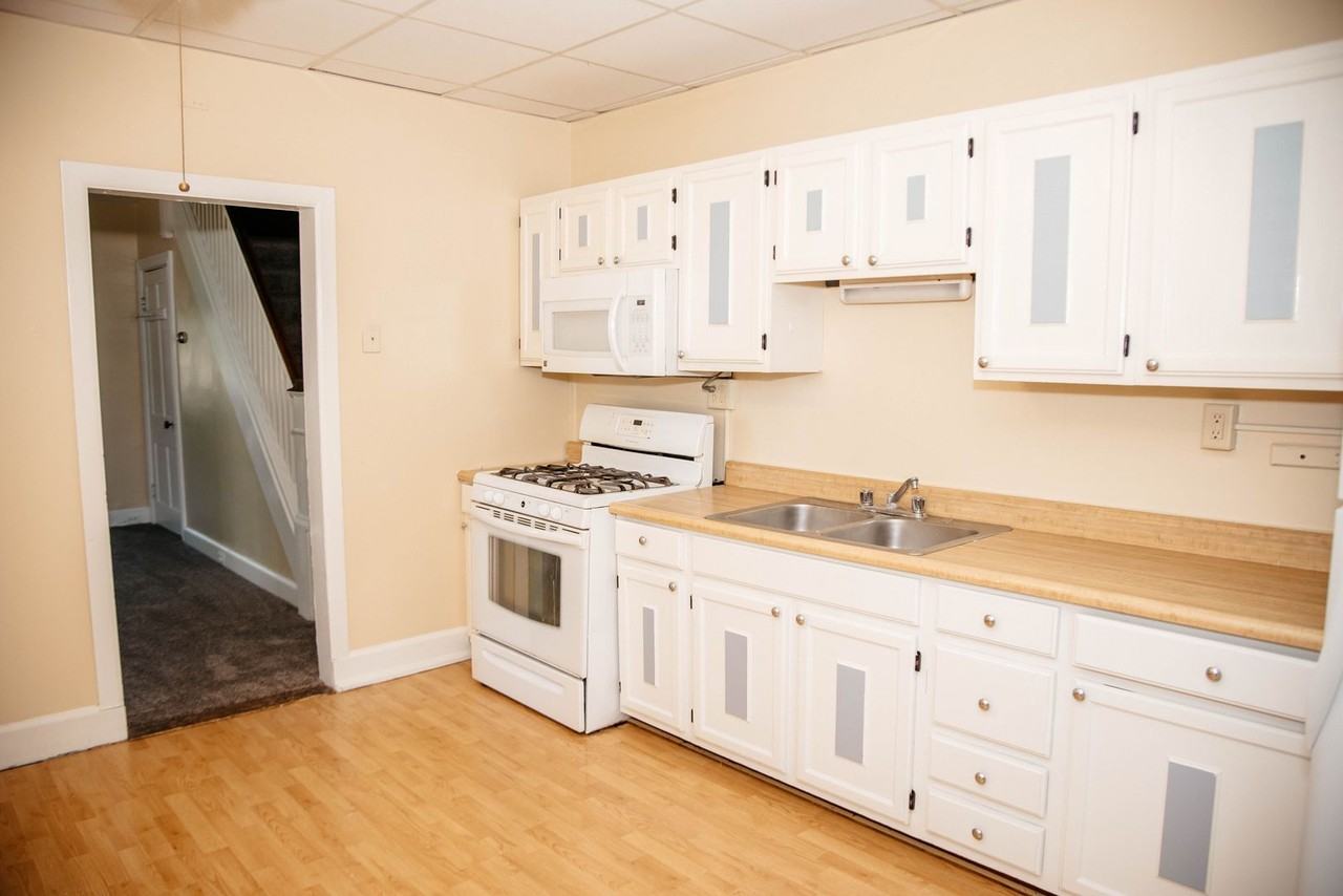 327 Spruce St - Photo 4 of 20
