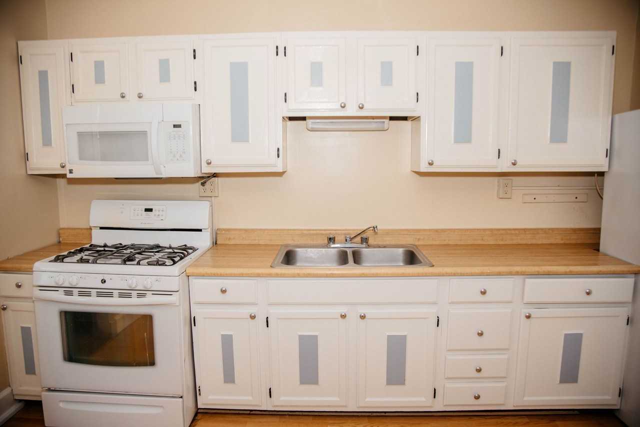 327 Spruce St - Photo 5 of 20