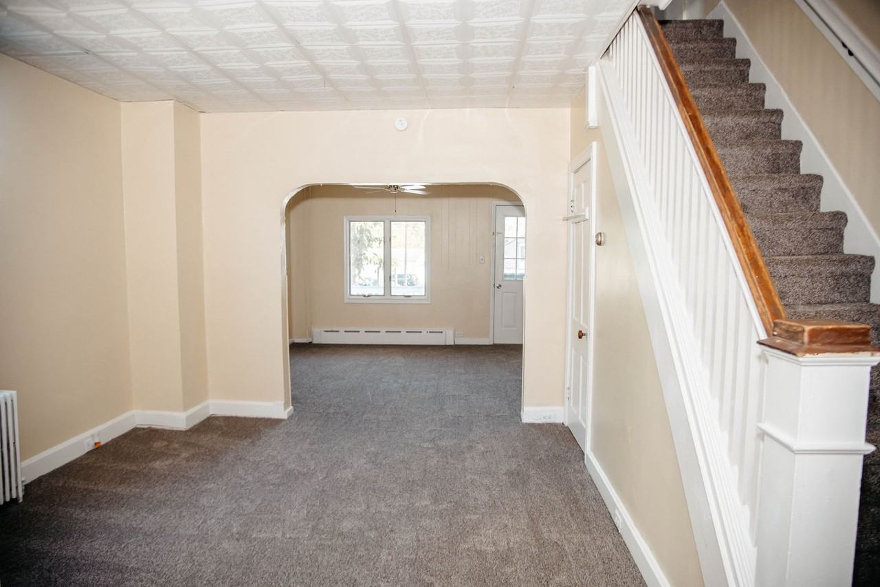 327 Spruce St - Photo 7 of 20