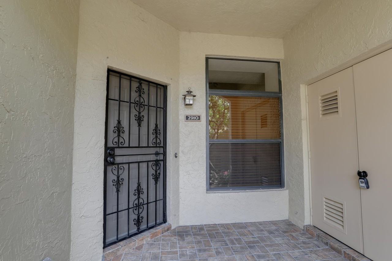 2910 Monaco Ct - Photo 2 of 18