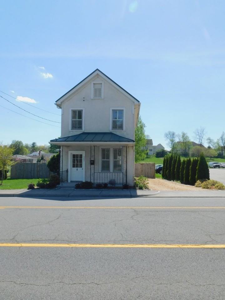 307 W Main St - Photo 2 of 27