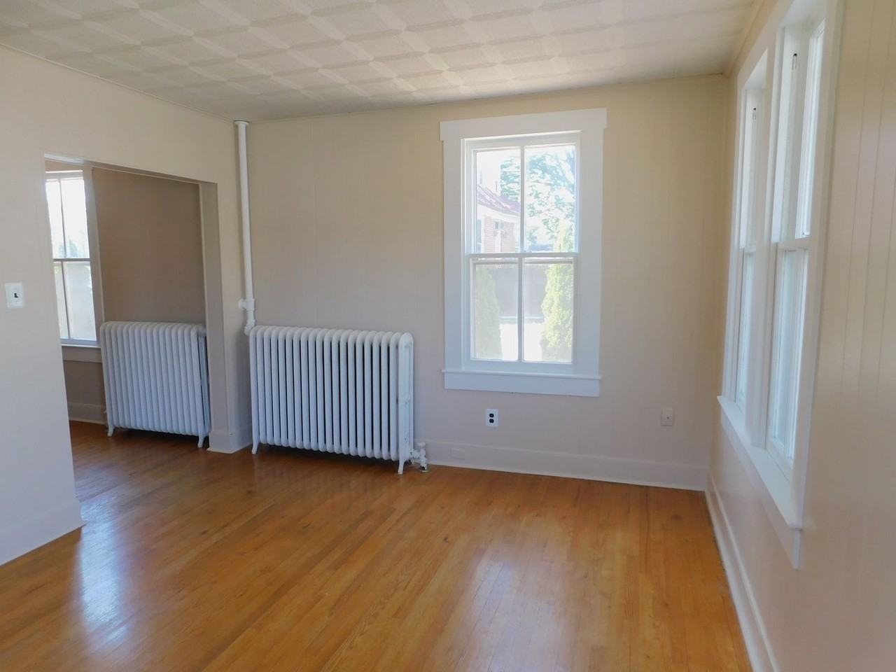 307 W Main St - Photo 3 of 27