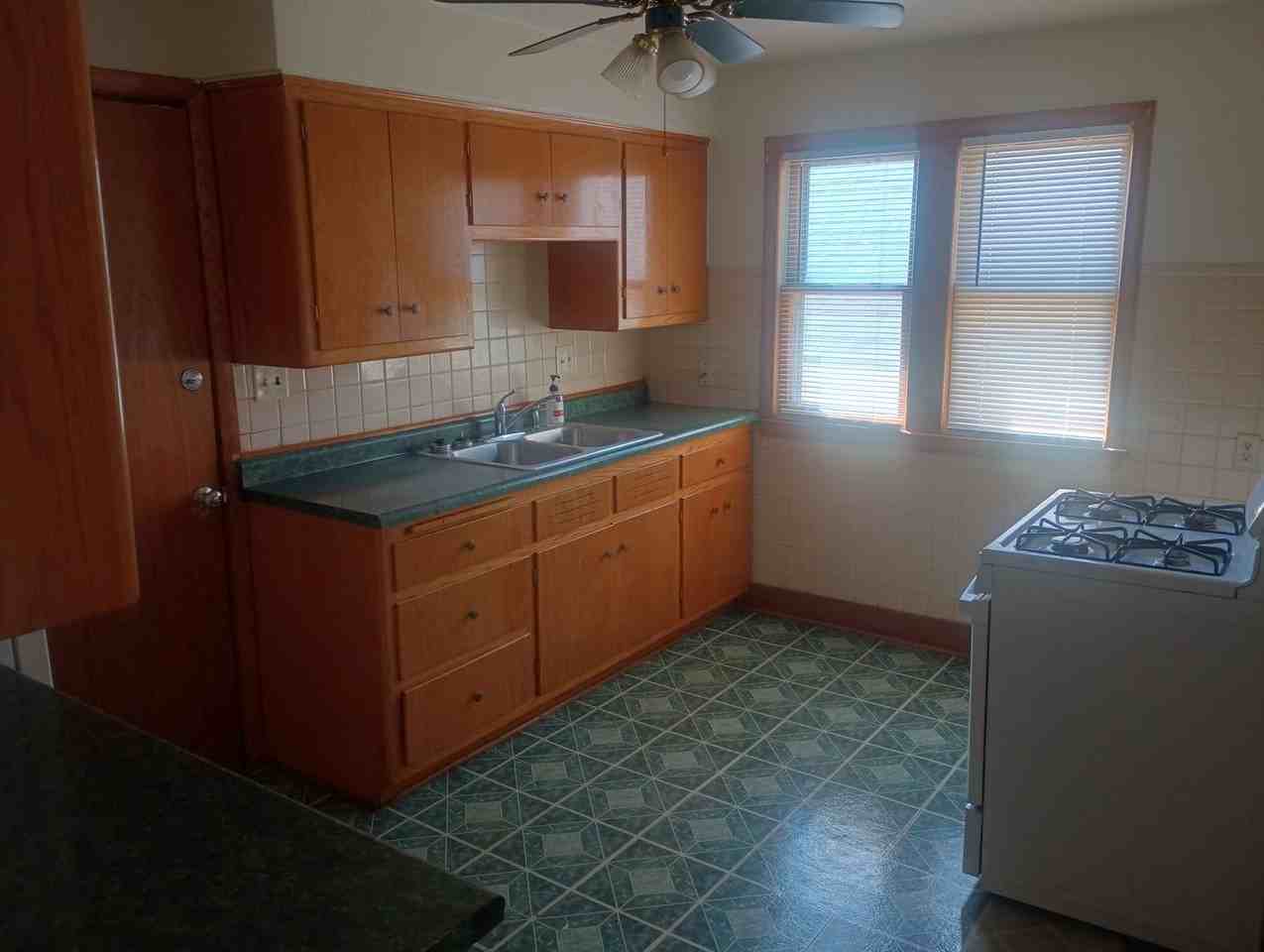 3150 N 39th St - Photo 4 of 6